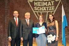 Heimatminister Albert Füracker und Kunstministerin Prof. Dr. med. Marion Kiechle prämieren 100 Heimatschätze